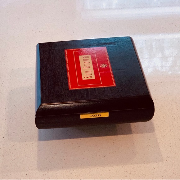 Rocky Patel Sun Grown Wood Cigar Box Toro - Picture 2 of 4